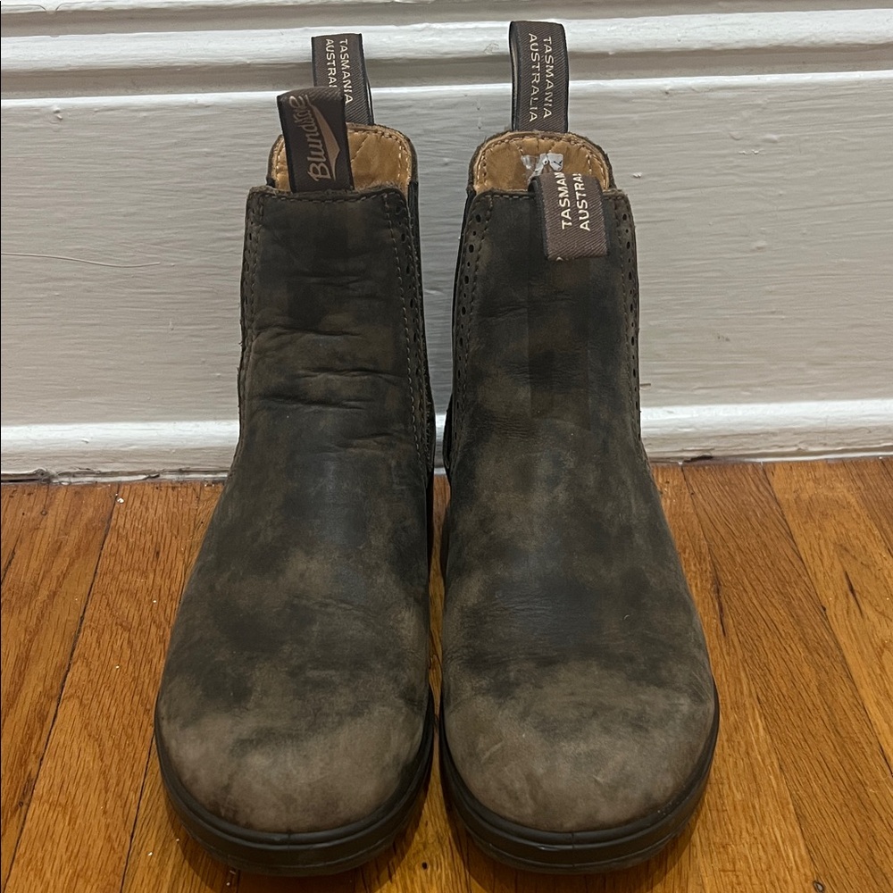 Blundstone Distressed Brown Chelsea Boots